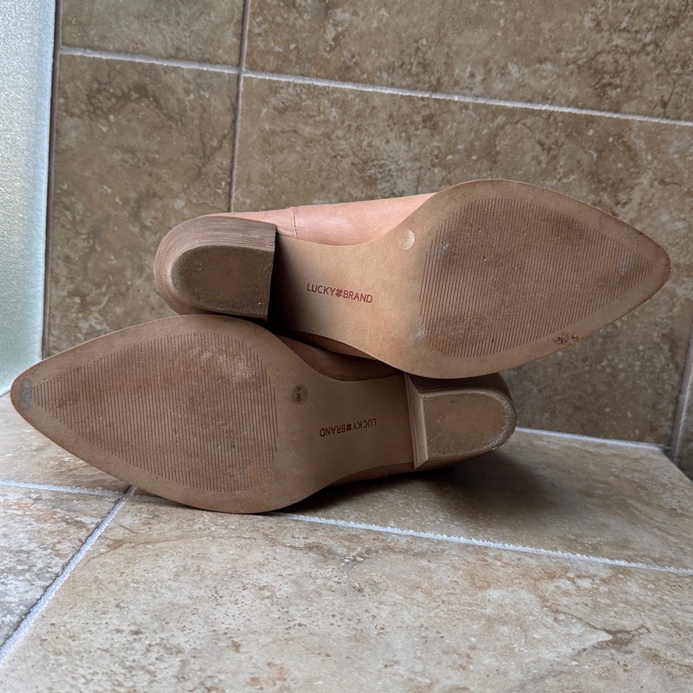 Lucky Brand Leather Ankle Boots Natural Putty Stacked Heel Back Zip Size 10/42 - Picture 7 of 15